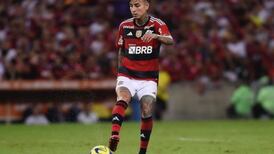 Erick Pulgar tiene locos a los hinchas del Flamengo y lo comparan con leyenda del fútbol mundial
