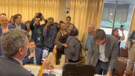 VIDEO | Diputado De la Carrera increpó a Diego Schalper tras rechazar la moción de censura contra Karol Cariola