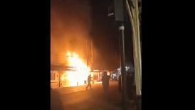 VIDEO | Incendio de gran magnitud afecta al menos a tres locales comerciales en Pozo Almonte