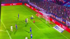 VIDEO | No se puede creer: Iván Morales es objeto de burlas en Argentina por este increíble gol que se perdió