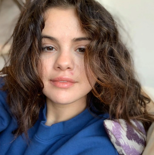 Selena Gómez se sube a la tendencia de Barbie; Karol G la acompaña y se roba las miradas