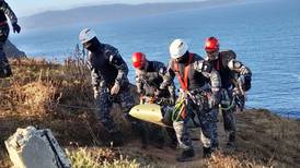 Macabro hallazgo en Valparaíso: Encuentran cadáver en roqueríos de un acantilado en Playa Ancha