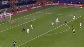 VIDEO | La defensa sufre: la increíble jugada del Frankfurt para anotarle al Olympique de Marsella de Alexis Sánchez
