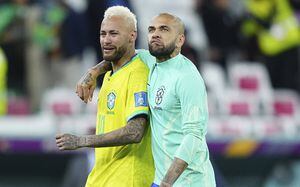 Aseguran que Neymar pagó millonaria cifra para bajar pena de Dani Alves