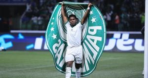 VIDEO | La peculiar “bienvenida” que sufrió Endrick al entrar a la cancha en Copa Libertadores