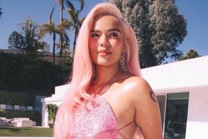 Selena Gómez se sube a la tendencia de Barbie; Karol G la acompaña y se roba las miradas