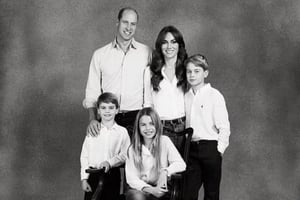 Revisa lo grandes que están los hijos del príncipe William y Kate Middleton en la tarjeta navideña del 2024