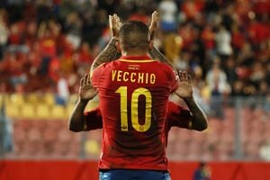 “Llegan de Argentina y se creen dueños del fútbol chileno”: feroz crítica contra Vecchio por su reclamo al arbitraje