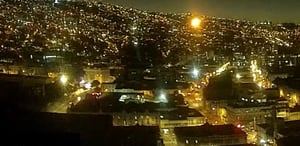 VIDEO | Incendio en Valparaíso habría sido iniciado por una bengala