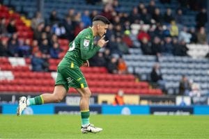 VIDEO | ¡Fuera mufa! Marcelino Núñez marca un golazo por el Norwich City en el Championship