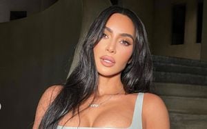 Kim Kardashian preocupa al presumir su impactante figura