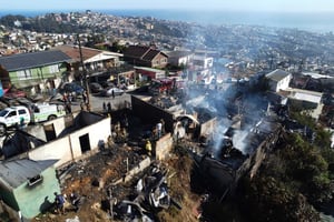 Confirman 61 damnificados y querellas criminales contra los responsables de los incendios en Valparaíso