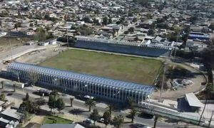 Ya no se ven ni los arcos: queda el descubierto total abandono de histórico estadio del fútbol chileno
