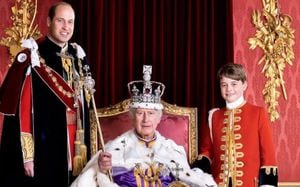 Príncipe George lleva una infancia “normal” con deberes de un futuro rey El príncipe y la pri