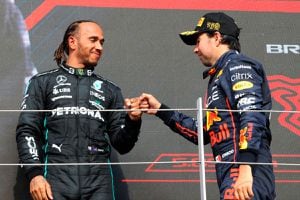 Lewis Hamilton pide que le pongan límites a Red Bull y Max Verstappen se burló de él