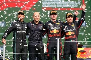 Lewis Hamilton pide que le pongan límites a Red Bull y Max Verstappen se burló de él