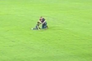 VIDEO | ¡Escándalo! Guardia de seguridad golpeó a niño en partido de Atlético y Real Sociedad