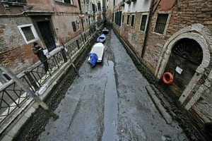 VIDEO | Los canales de Venecia se secan por la falta de lluvia