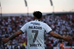 ¿Quién reemplaza a Carlos Palacios?: la formación de Colo Colo para enfrentar a Cobreloa