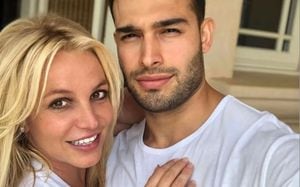 Sam Asghari acusa a Britney Spears de engañarlo con trabajadores de su hogar