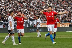 VIDEO | El provocador festejo de Alexander Aravena y Clemente Montes en el gol de la UC a Colo Colo