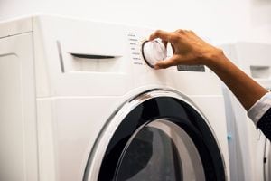 Con solo UN INGREDIENTE podrás eliminar toda la mugre que tiene tu lavadora por dentro