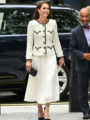 Kate Middleton ocupa vestido y bolso de la marca que odiaba Lady Di