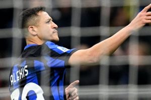Alexis Sánchez solo estuvo 10 minutos en el empate del Inter ante el Napoli