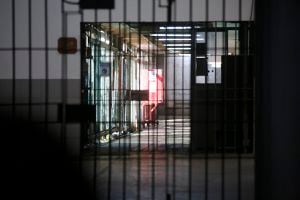 Sentencian a 15 años de cárcel a anciano de 85 que violó a sus tres nietas