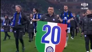 ¿Picado por no jugar? Alexis Sánchez fue un fantasma en los festejos del Inter por su título en la Serie A