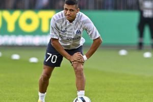 “No es un gran goleador”: Alexis Sánchez recibió feroz ninguneo en Francia al ser comparado con otro delantero