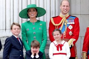 Revisa lo grandes que están los hijos del príncipe William y Kate Middleton en la tarjeta navideña del 2024