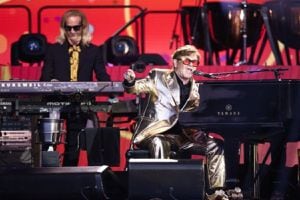 Elton John y su último concierto en el Reino Unido, así se despidió en Glastonbury