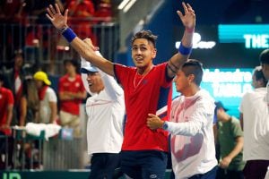 VIDEO | Así fue el fenomenal match point de Alejandro Tabilo que le entrega el triunfo a Chile en la Copa Davis