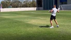 VIDEO | Sammis Reyes visitó a la U y se puso a jugar fútbol americano con los jugadores