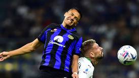 “Mucho humo”: Llueven críticas contra Alexis Sánchez tras la caída del Inter de Milán en la Serie A