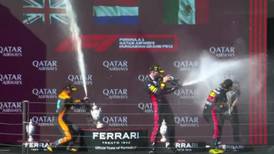 VIDEO | Lando Norris rompió el trofeo de Max Verstappen en la premiación del GP de Hungría 