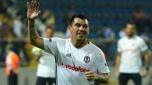 ¿Se ilusionan en Universidad Católica? Gary Medel se despidió del Bologna con emotivo mensaje