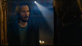 "¿Estaré loco?": Keanu Reeves protagoniza el primer trailer de "The Matrix Resurrections"