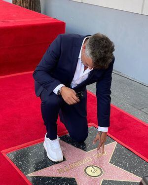Actores de Hollywood se unen a huelga histórica de la industria del entretenimiento en EU