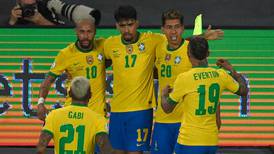Brasil citó a nueve jugadores más para enfrentar a La Roja por Eliminatorias