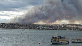 [VIDEO] Fuertes vientos en Puerto Natales reactivaron incendio forestal