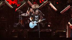 Con Dave Grohl sin contener sus lágrmas: Foo Fighters volvió a Los Angeles tras el fallecimiento de Taylor Hawkins