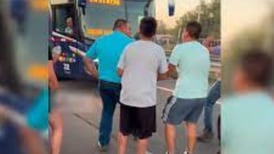 VIDEO | “El que baila pasa”: Camioneros hacen bailar a conductor de bus con pasajeros en plena carretera