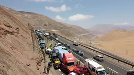 [Galería] Colisión múltiple afectó al menos a once vehículos en ruta Iquique-Alto Hospicio