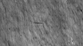 Nasa capturó nítida fotografía de un objeto volador en la órbita lunar