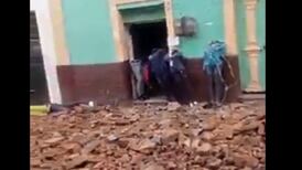 VIDEO | Fuerte sismo registrado entre Ecuador y Colombia provocó el colapso de distintas viviendas
