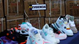 Barrio Meiggs: PDI vuelve a incautar miles de zapatillas y chalas falsificadas