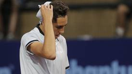 Alejandro Tabilo queda en duda para Wimbledon tras retirarse en primera ronda del ATP de Mallorca