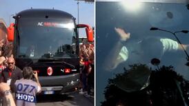 VIDEO| Mucha potencia: Zlatan Ibrahimovic rompió vidrio del bus de AC Milán tras efusivo festejo